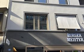 Hitrental Town Hall Apartments