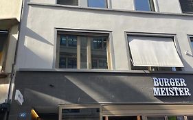 Hitrental Town Hall Apartments